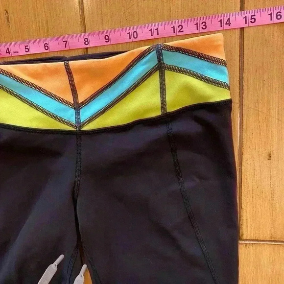 Lululemon Crop Leggings size 6 - Picture 3 of 10